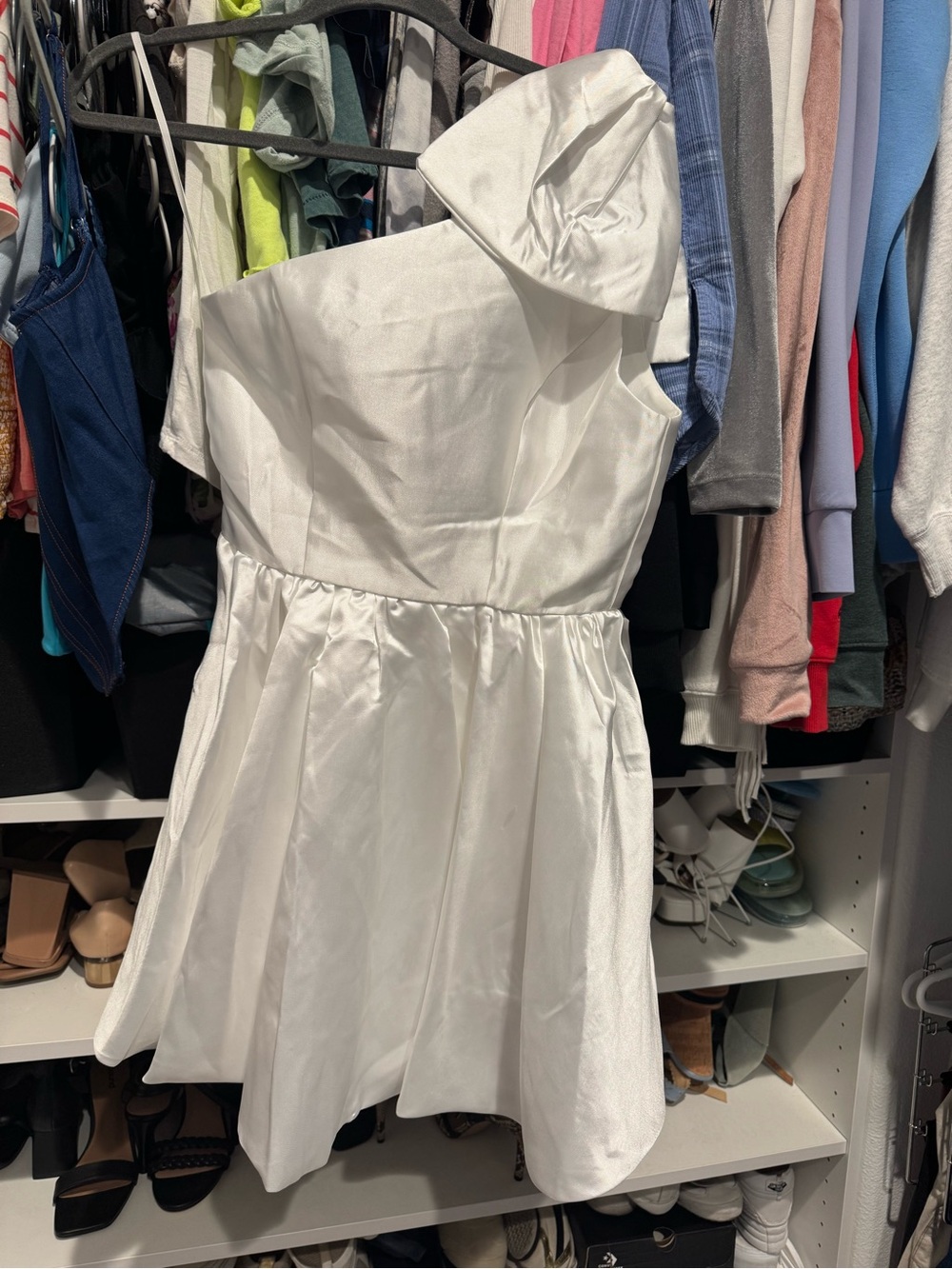 Ladies White One-Shoulder Party Dress
